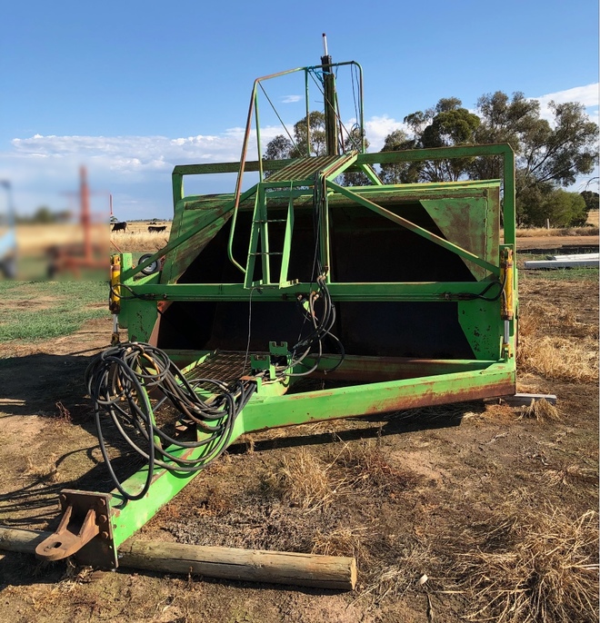 JNR Laser Bucket With Rippers x 11ft Machinery & Equipment